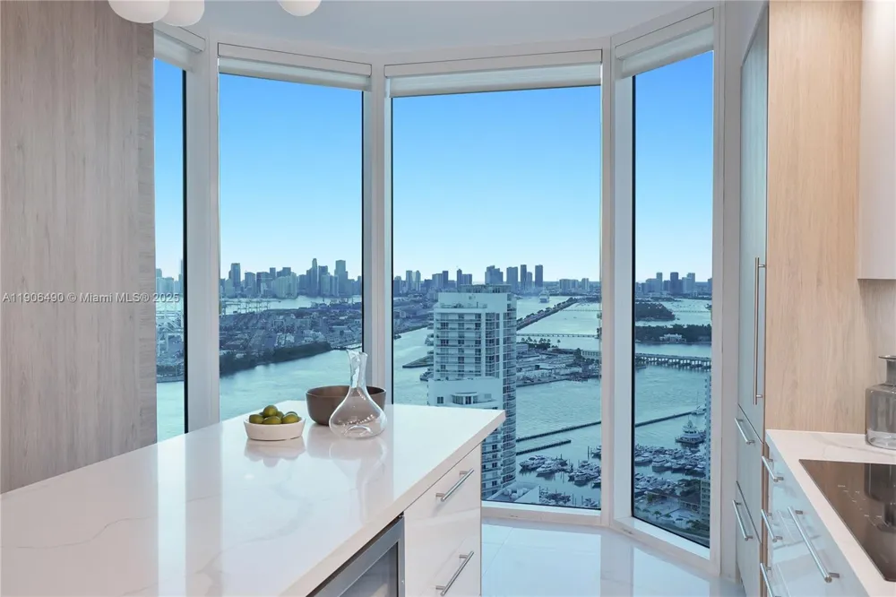 300 S Pointe Dr #4306 Miami Beach, FL 33139