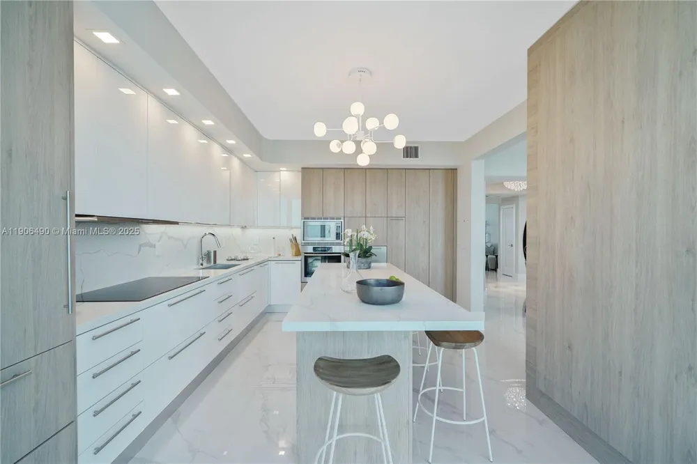 300 S Pointe Dr #4306 Miami Beach, FL 33139