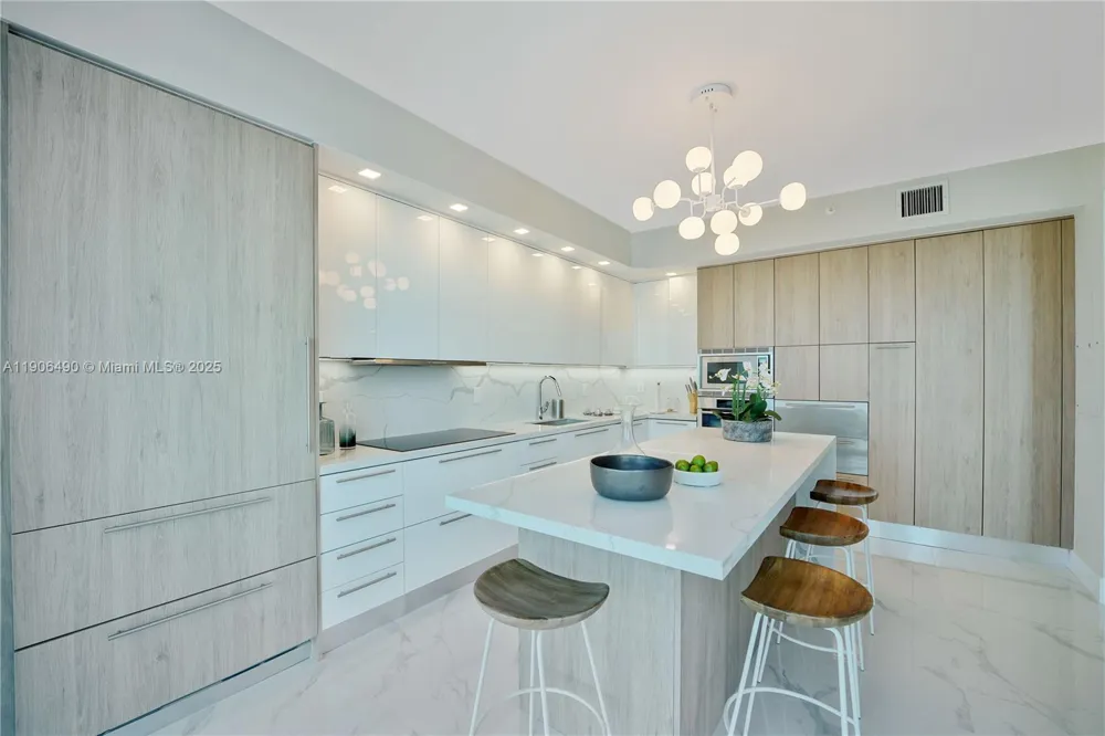 300 S Pointe Dr #4306 Miami Beach, FL 33139