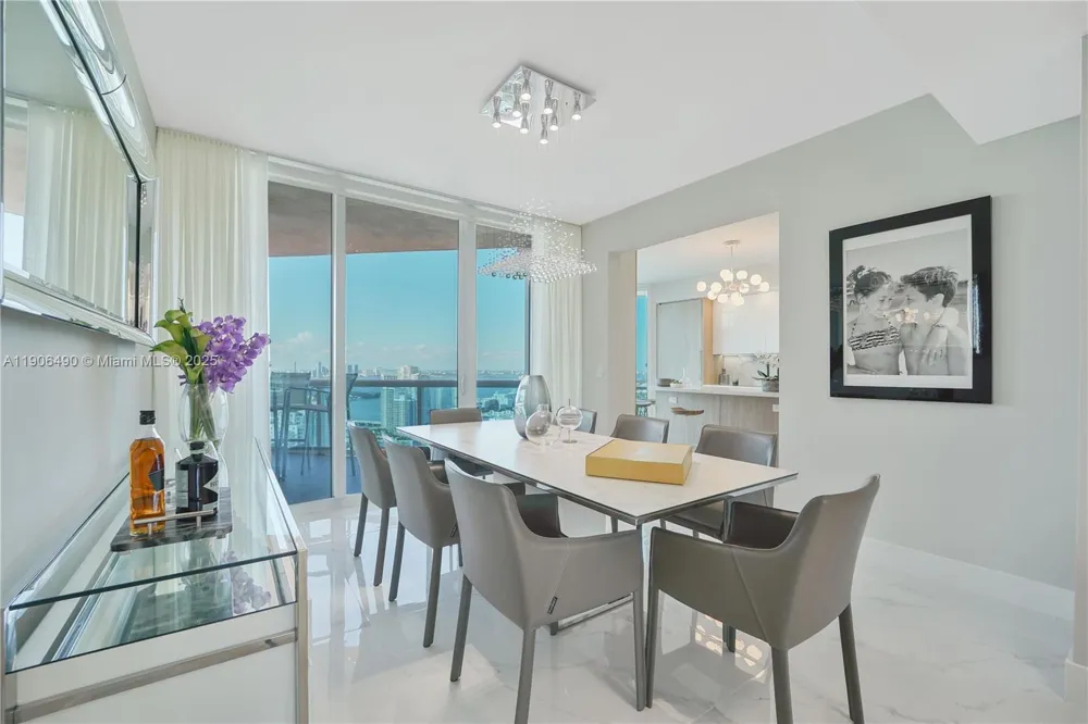 300 S Pointe Dr #4306 Miami Beach, FL 33139