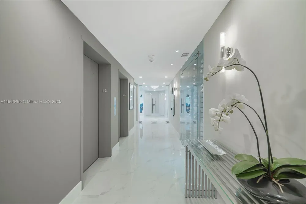 300 S Pointe Dr #4306 Miami Beach, FL 33139