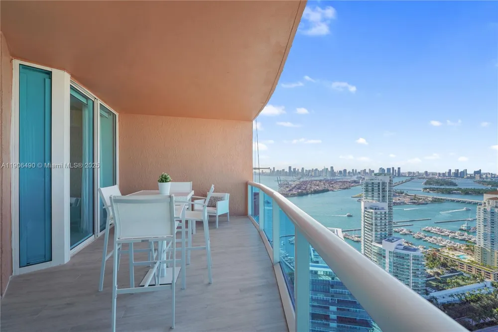 300 S Pointe Dr #4306 Miami Beach, FL 33139