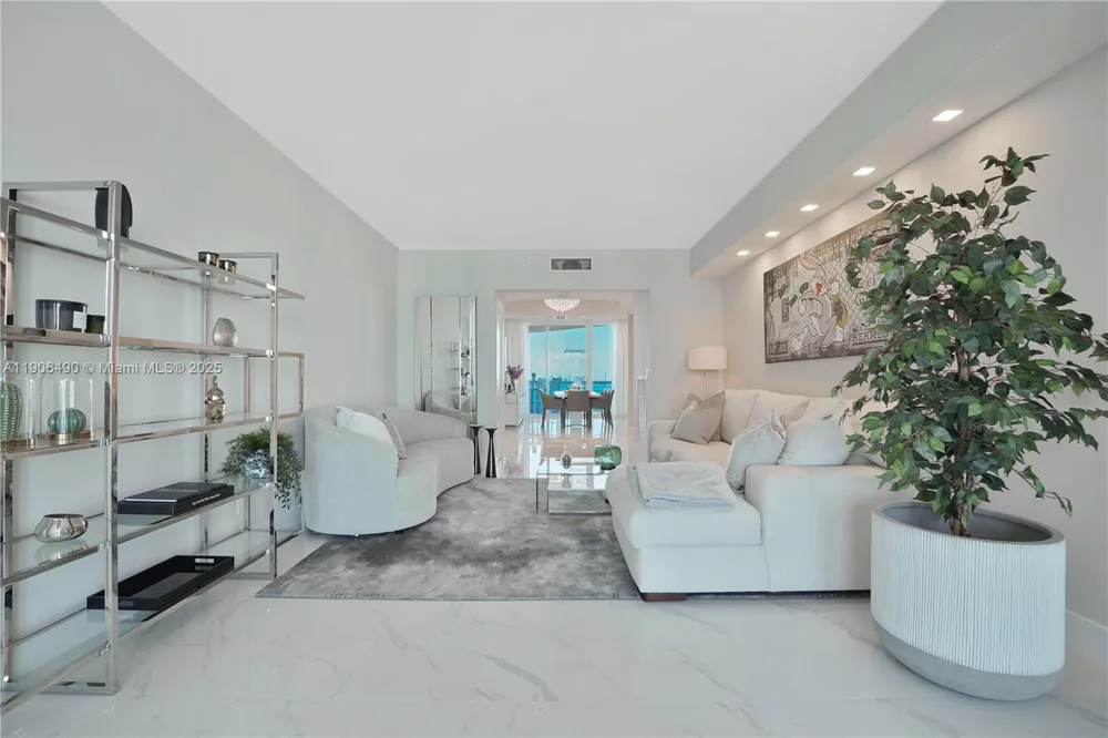 300 S Pointe Dr #4306 Miami Beach, FL 33139