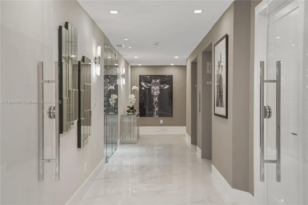 300 S Pointe Dr #4306 Miami Beach, FL 33139