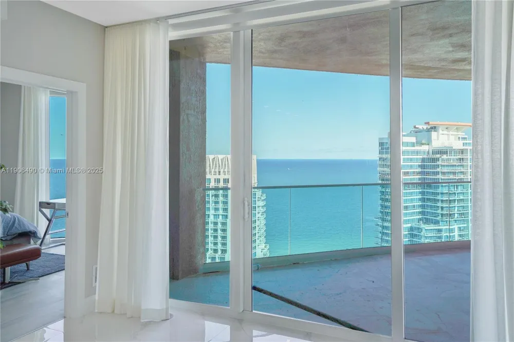 300 S Pointe Dr #4306 Miami Beach, FL 33139