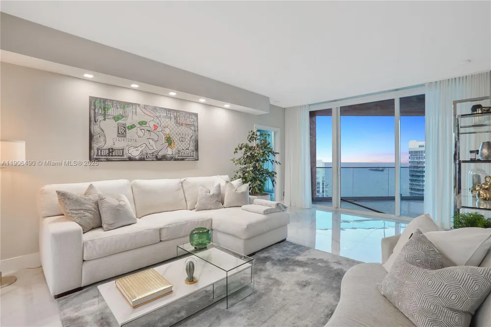 300 S Pointe Dr #4306 Miami Beach, FL 33139