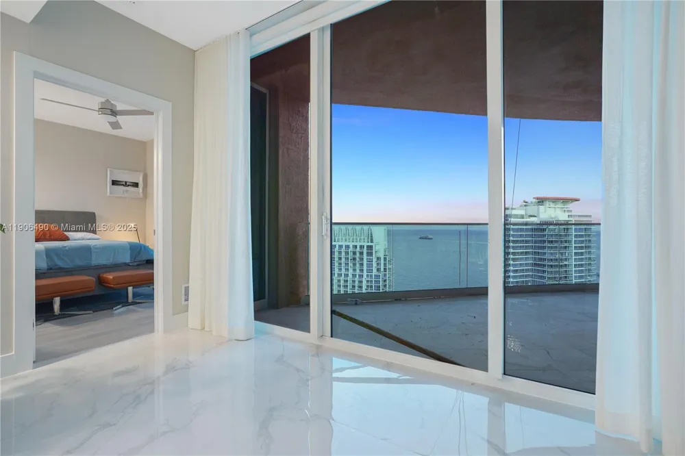 300 S Pointe Dr #4306 Miami Beach, FL 33139