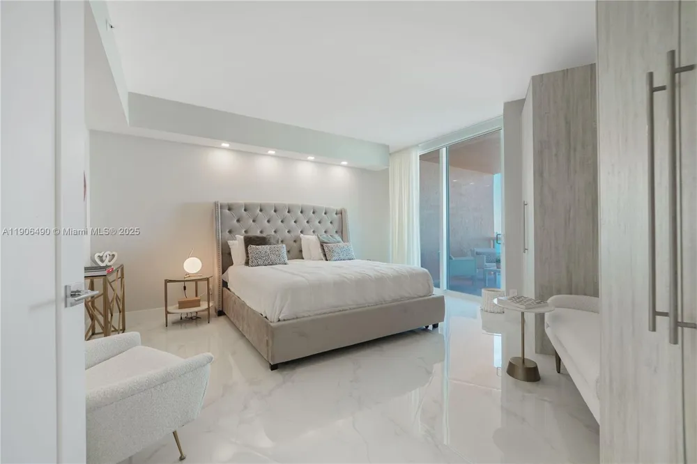 300 S Pointe Dr #4306 Miami Beach, FL 33139