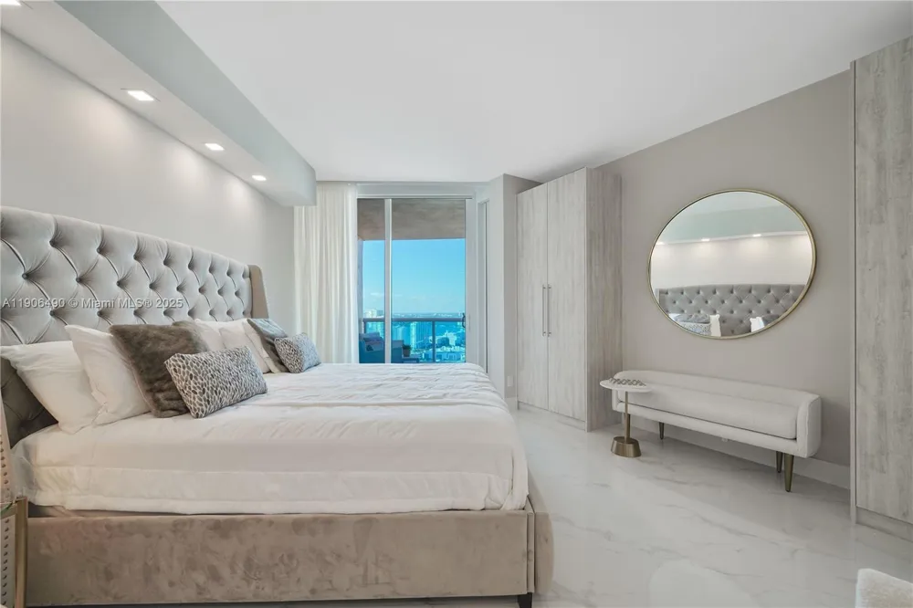 300 S Pointe Dr #4306 Miami Beach, FL 33139