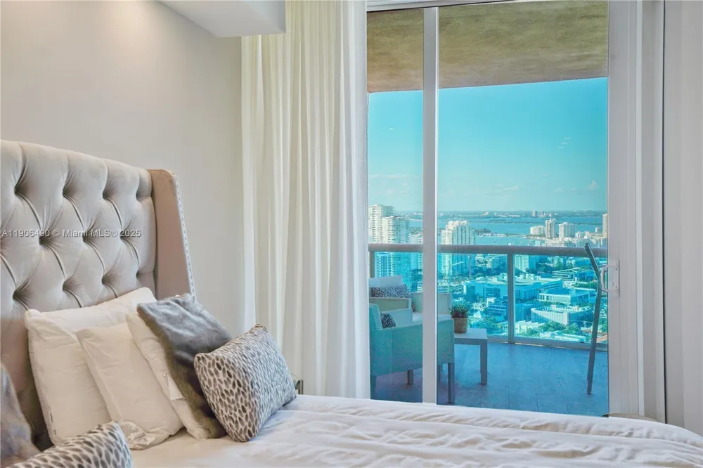 300 S Pointe Dr #4306 Miami Beach, FL 33139
