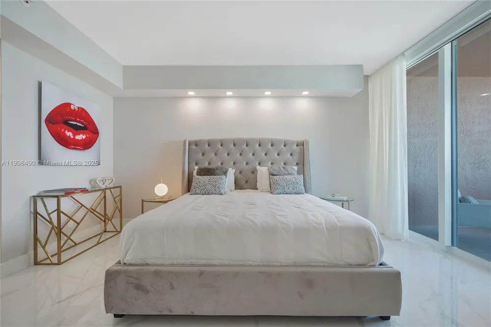 300 S Pointe Dr #4306 Miami Beach, FL 33139