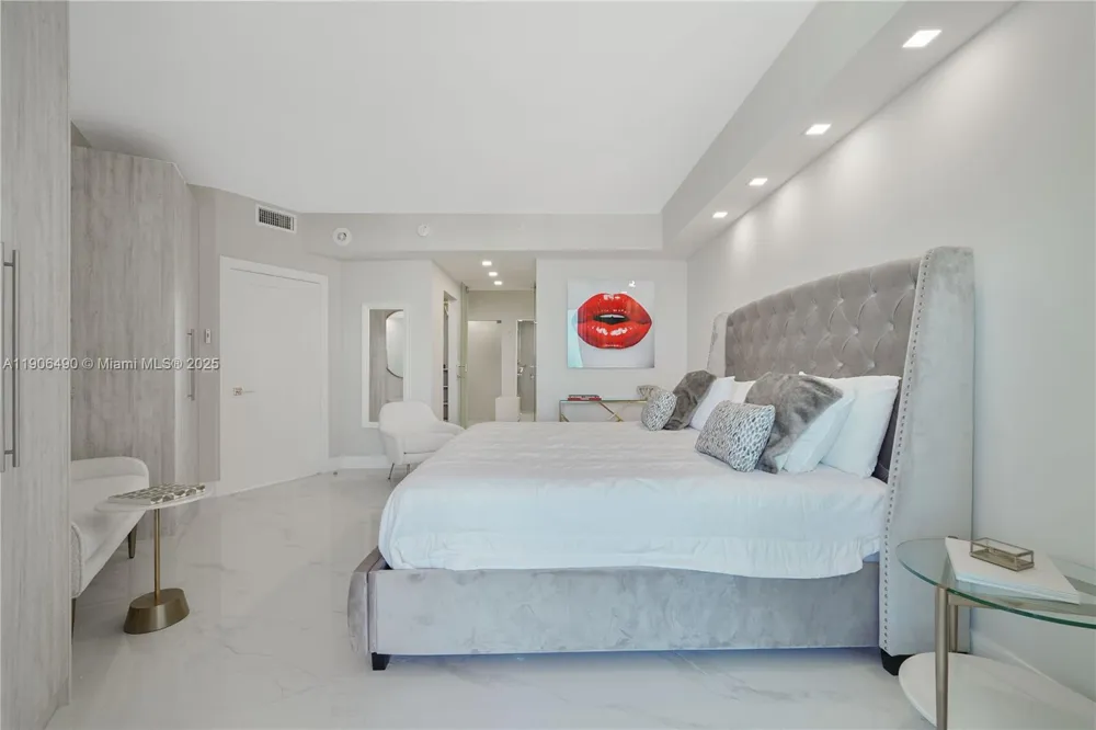 300 S Pointe Dr #4306 Miami Beach, FL 33139