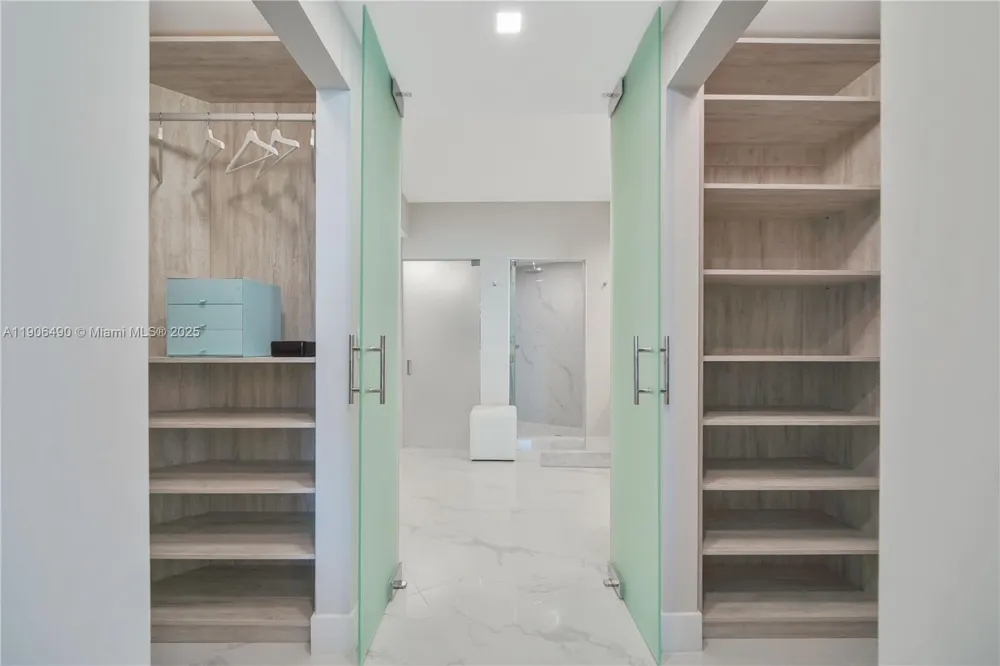 300 S Pointe Dr #4306 Miami Beach, FL 33139