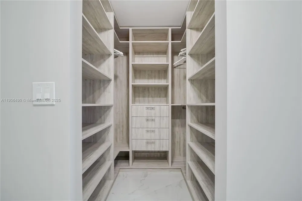 300 S Pointe Dr #4306 Miami Beach, FL 33139