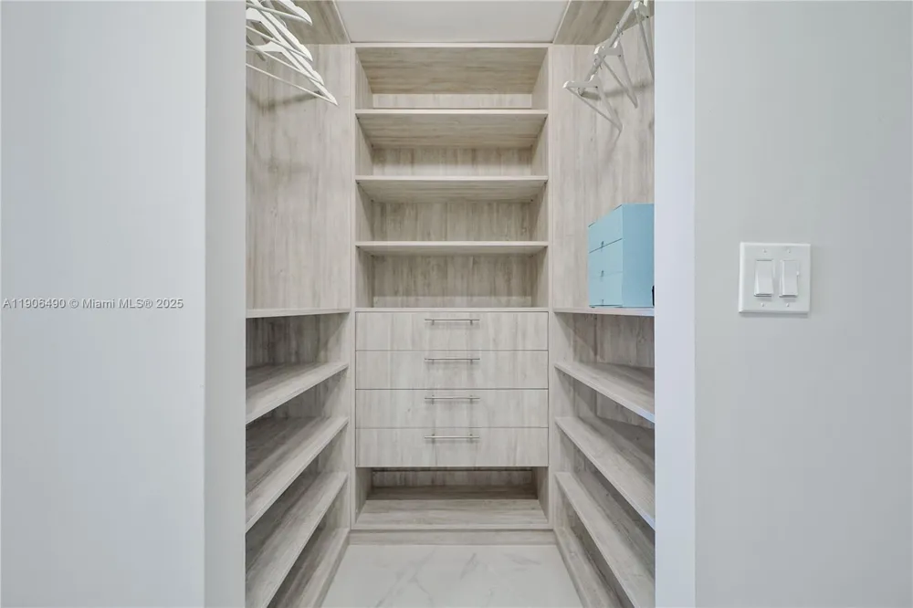 300 S Pointe Dr #4306 Miami Beach, FL 33139