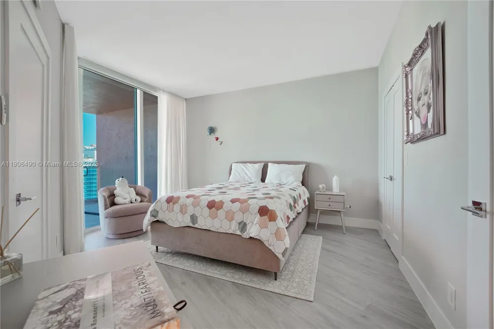 300 S Pointe Dr #4306 Miami Beach, FL 33139