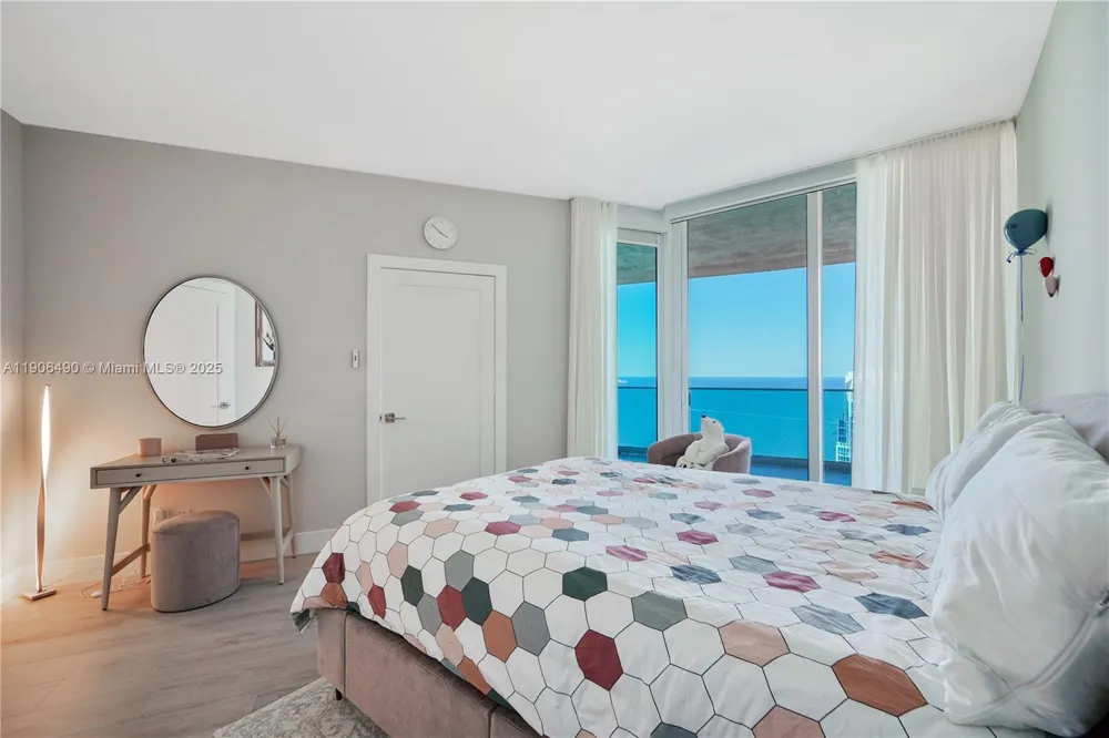 300 S Pointe Dr #4306 Miami Beach, FL 33139