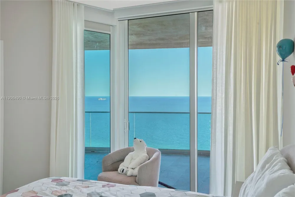 300 S Pointe Dr #4306 Miami Beach, FL 33139