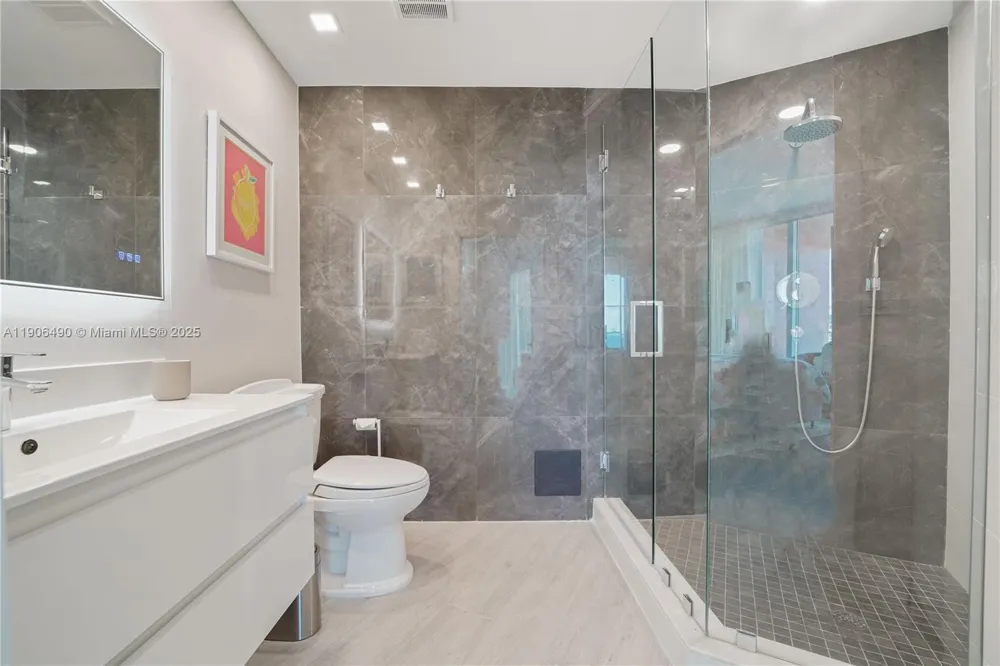 300 S Pointe Dr #4306 Miami Beach, FL 33139