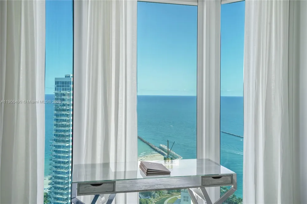 300 S Pointe Dr #4306 Miami Beach, FL 33139
