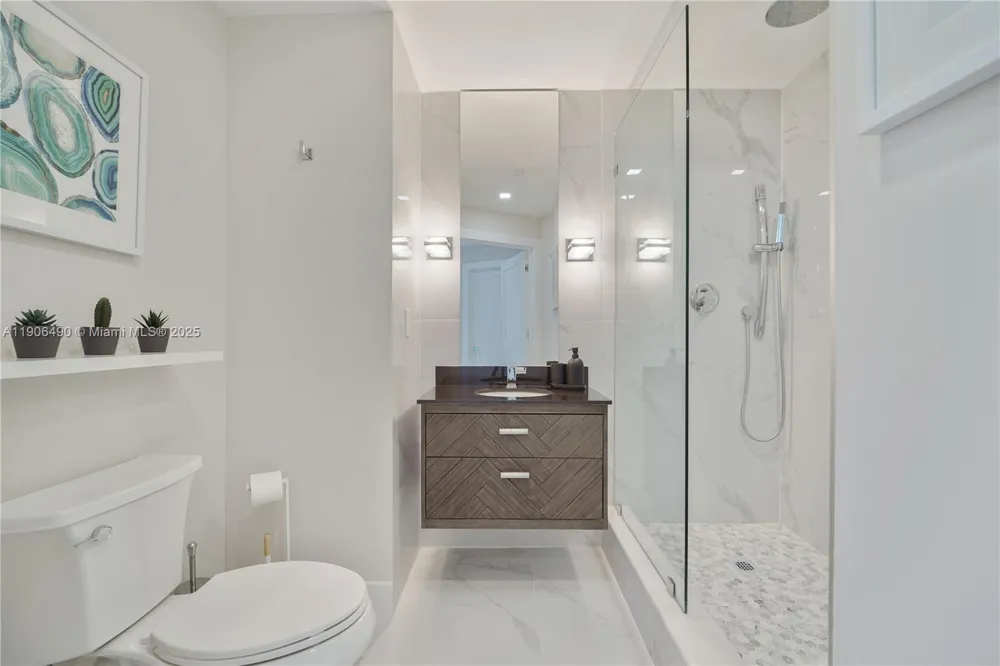 300 S Pointe Dr #4306 Miami Beach, FL 33139