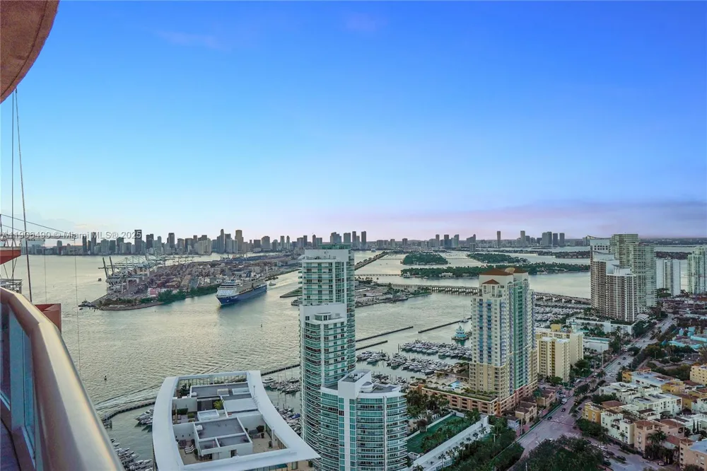300 S Pointe Dr #4306 Miami Beach, FL 33139