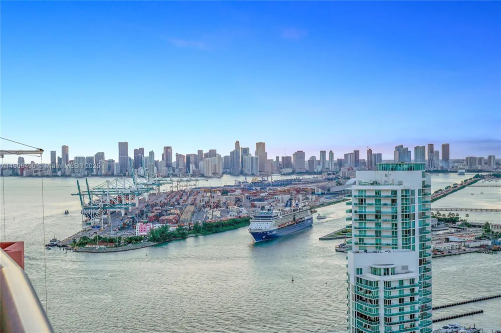 300 S Pointe Dr #4306 Miami Beach, FL 33139