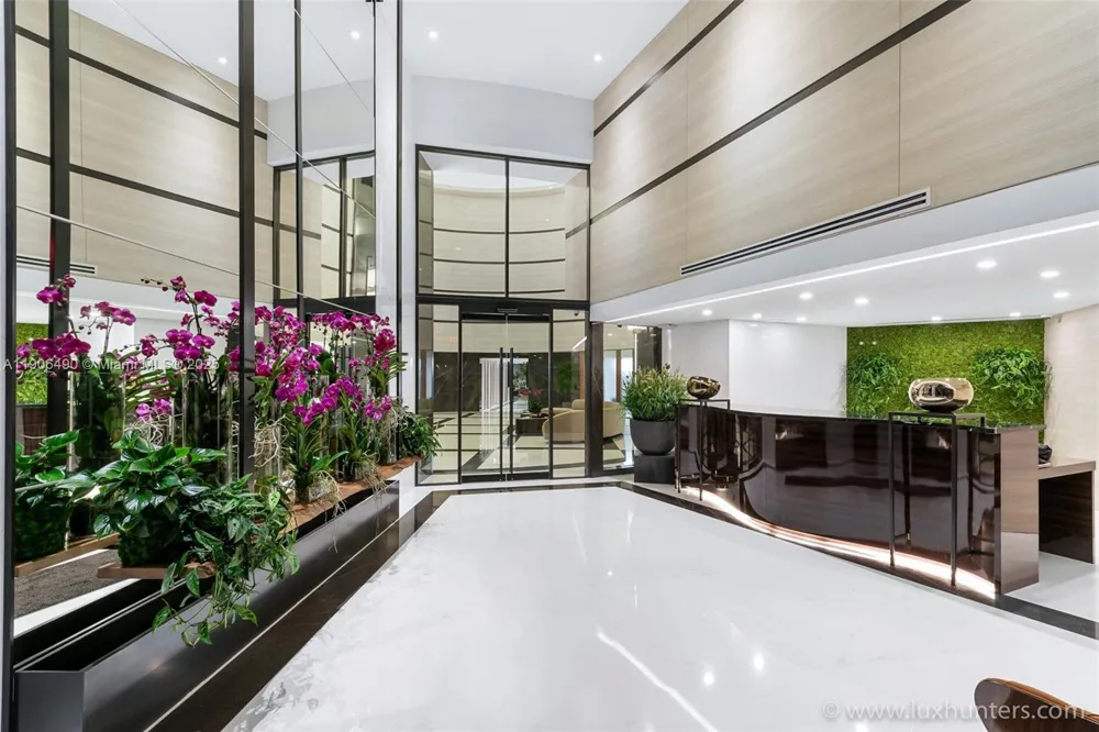 300 S Pointe Dr #4306 Miami Beach, FL 33139