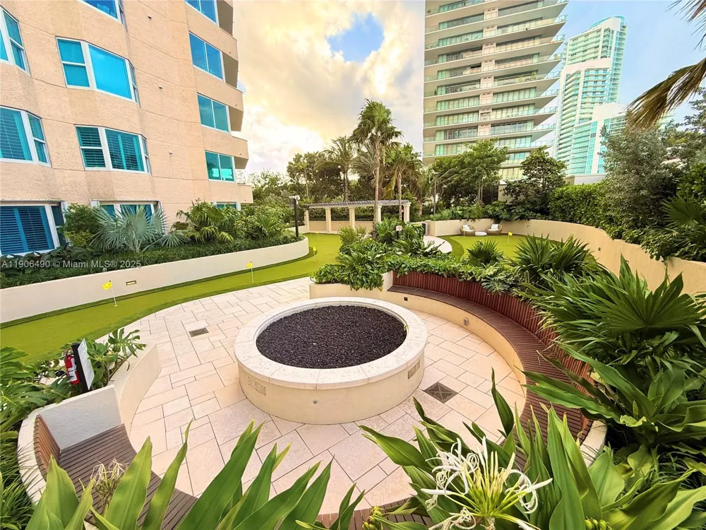300 S Pointe Dr #4306 Miami Beach, FL 33139