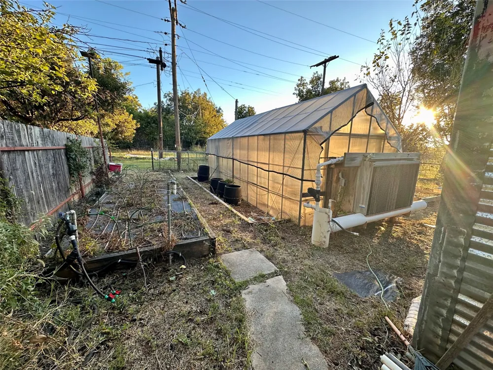 107 Arkansas Street Seymour, TX 76380