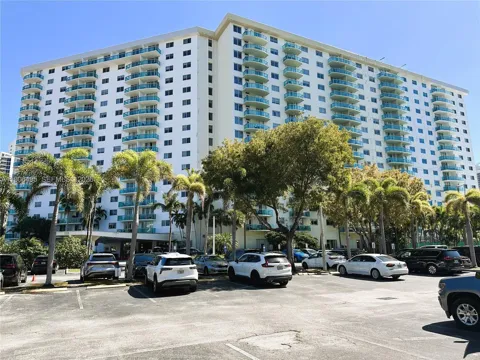 19370 Collins Ave #PH-10