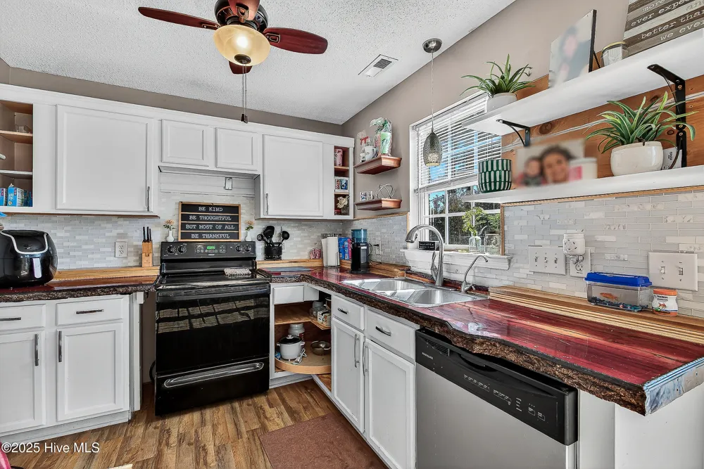 203 Reef Lane Richlands, NC 28574