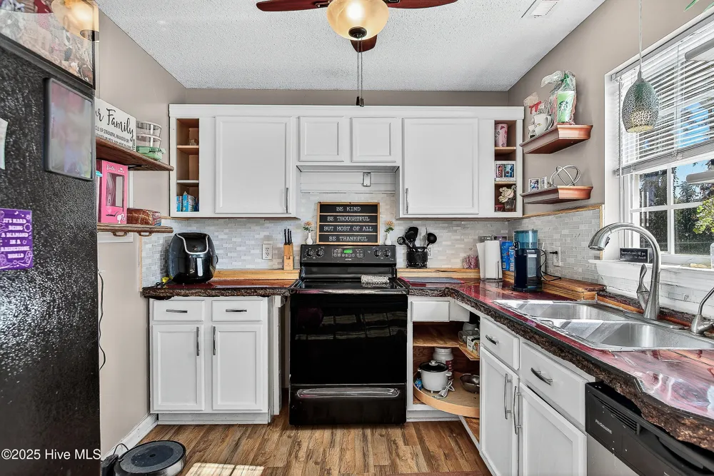 203 Reef Lane Richlands, NC 28574