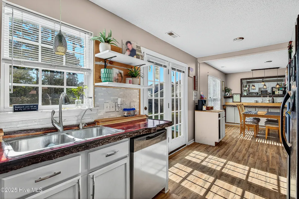 203 Reef Lane Richlands, NC 28574