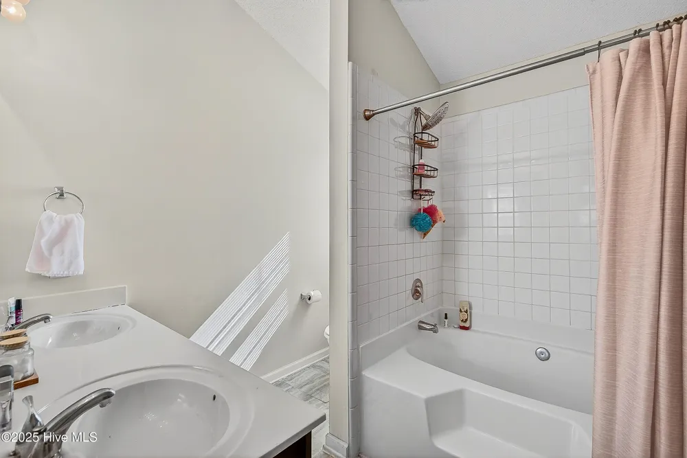 203 Reef Lane Richlands, NC 28574