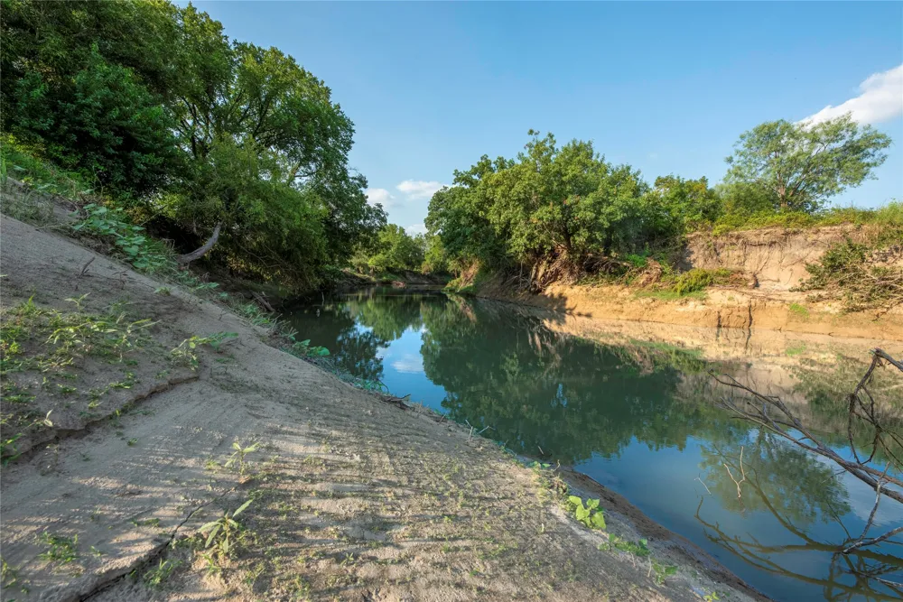 11157 State Highway 36 Jonesboro, TX 76538