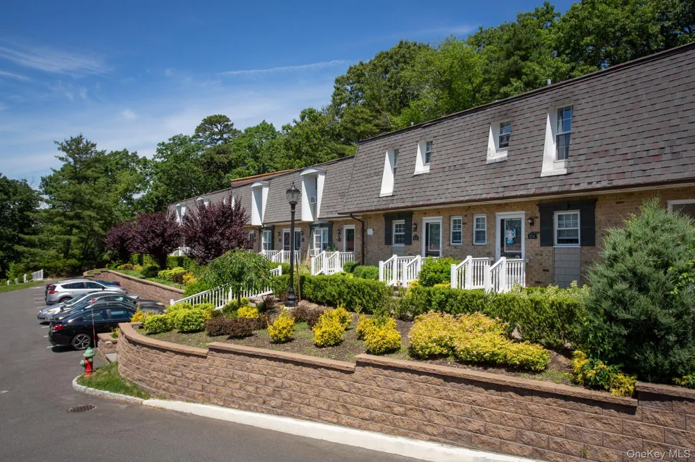 100 Villa D'est Drive #D- 16 Coram, NY 11727