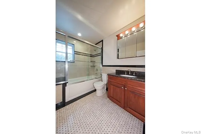 100 Villa D'est Drive #D- 16 Coram, NY 11727