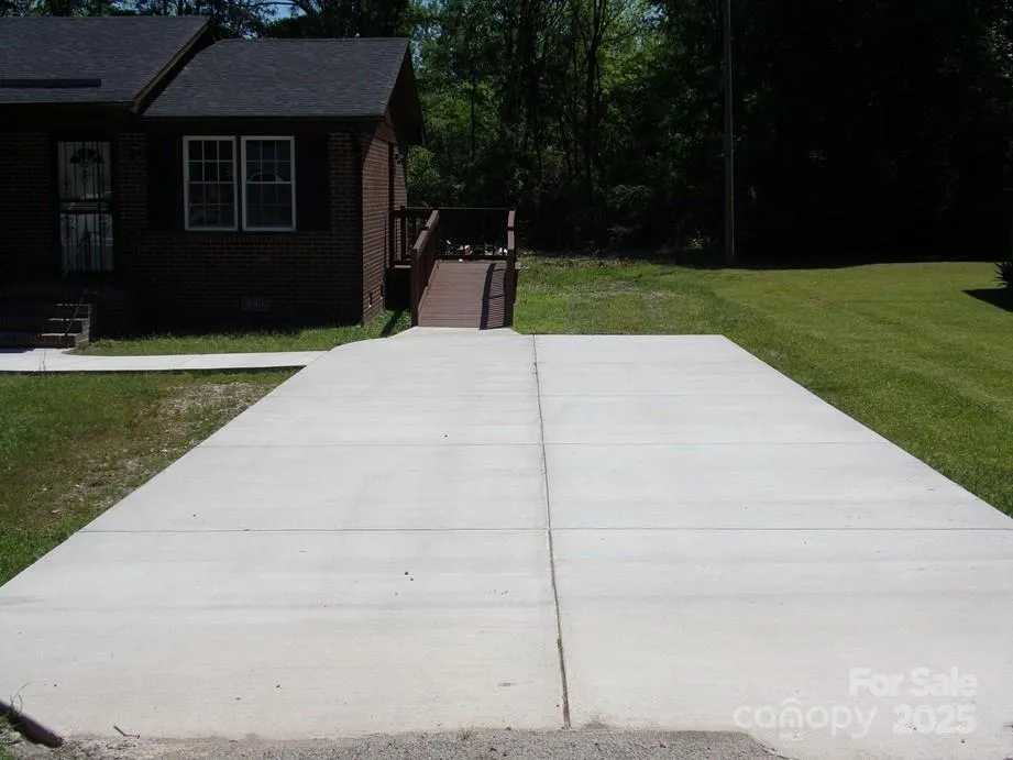 556 Roundtree Circle Chester, SC 29706