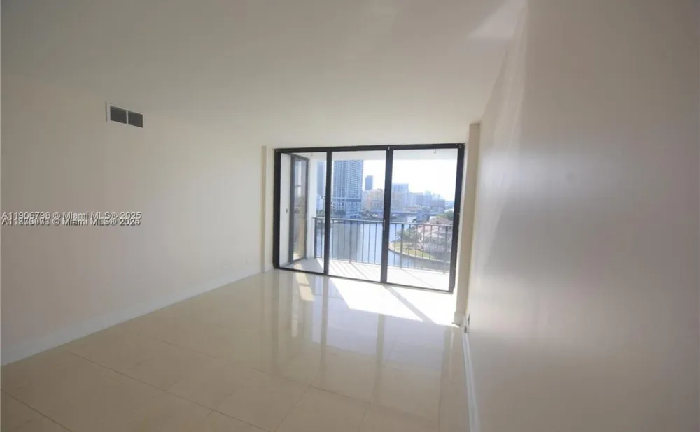 200 Leslie Dr #1124 Hallandale Beach, FL 33009
