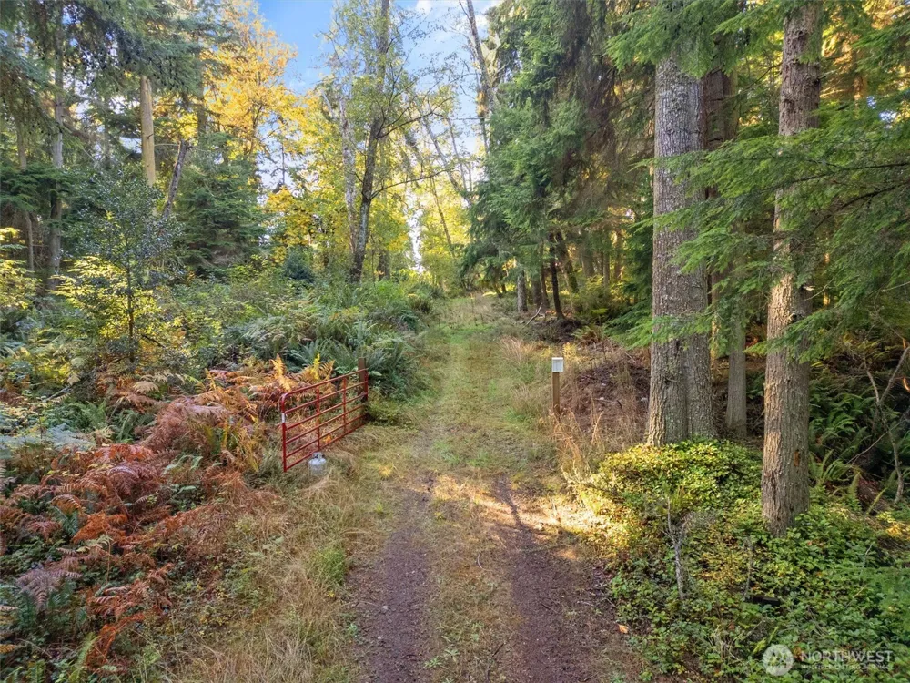 4530 Smugglers Cove Rd Road Freeland, WA 98429