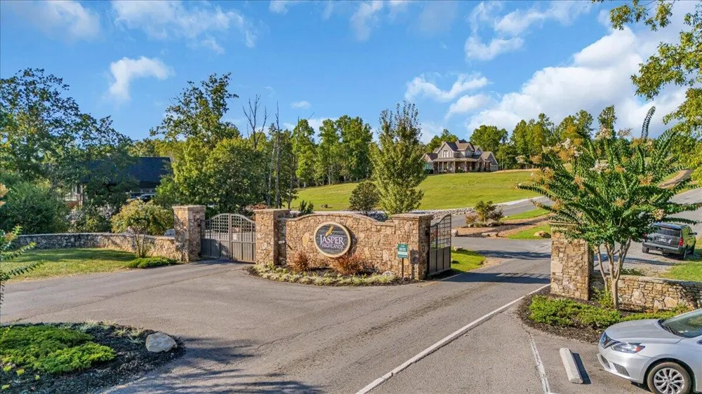 135 Honeybee Court Jasper, TN 37347