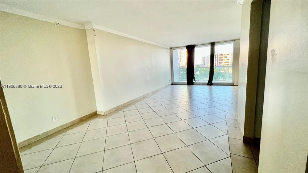 100 Bayview Dr #607 Sunny Isles Beach, FL 33160