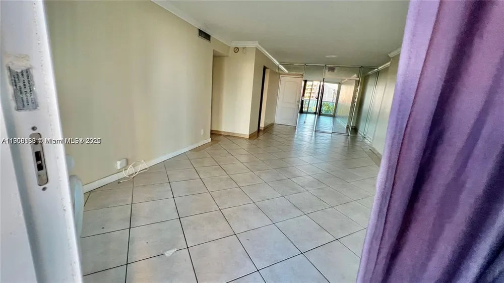 100 Bayview Dr #607 Sunny Isles Beach, FL 33160