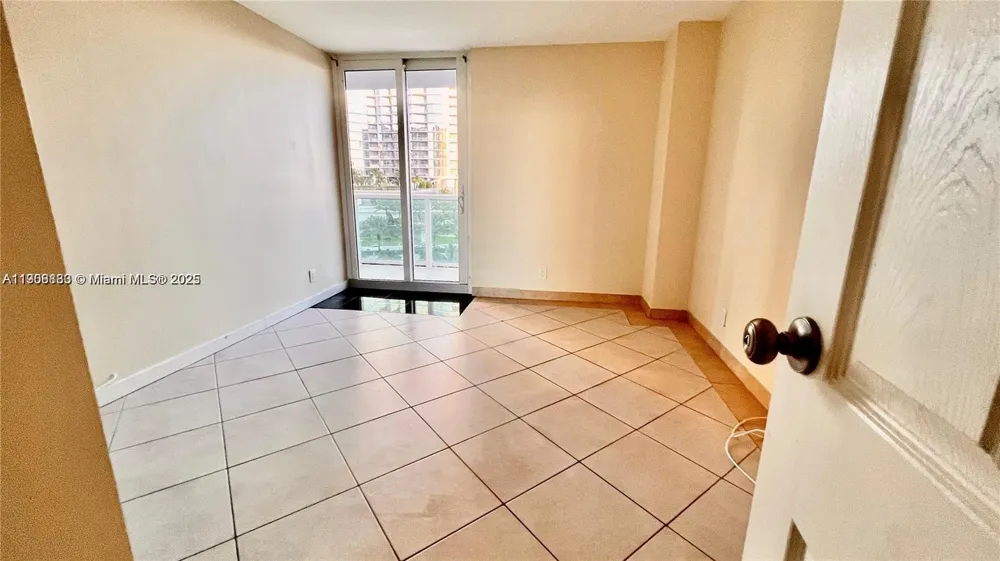 100 Bayview Dr #607 Sunny Isles Beach, FL 33160