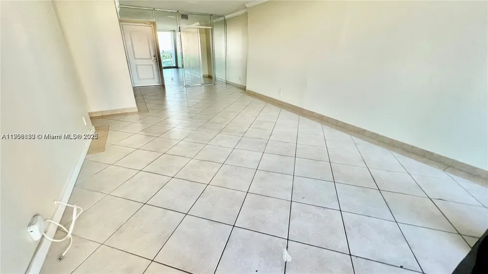 100 Bayview Dr #607 Sunny Isles Beach, FL 33160