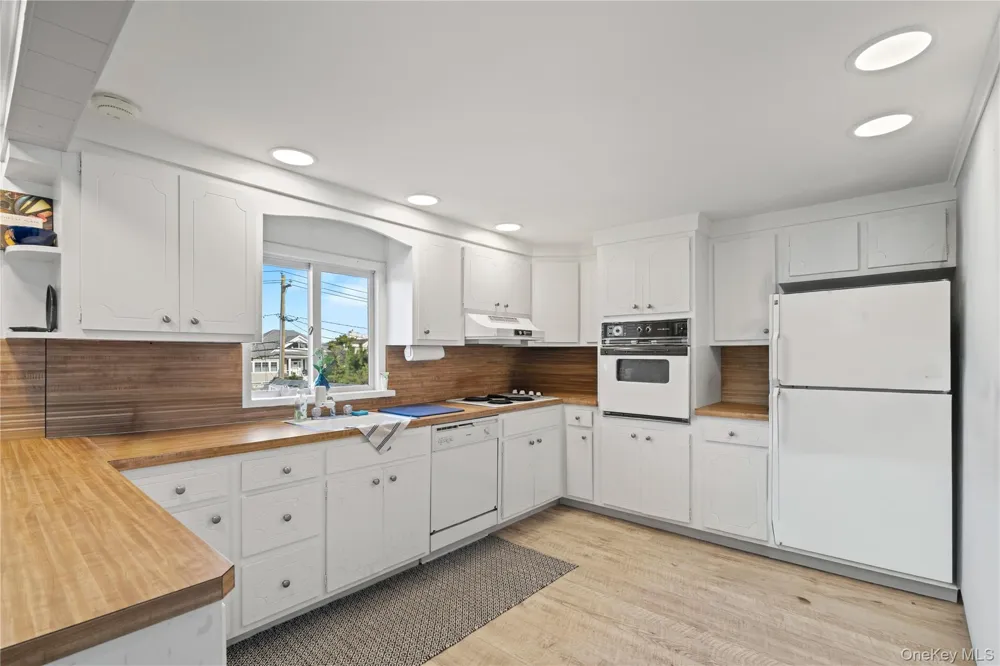 645 Dune Road Westhampton, NY 11977