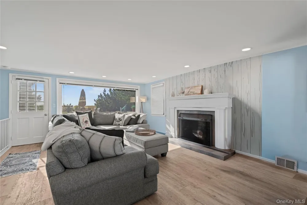 645 Dune Road Westhampton, NY 11977