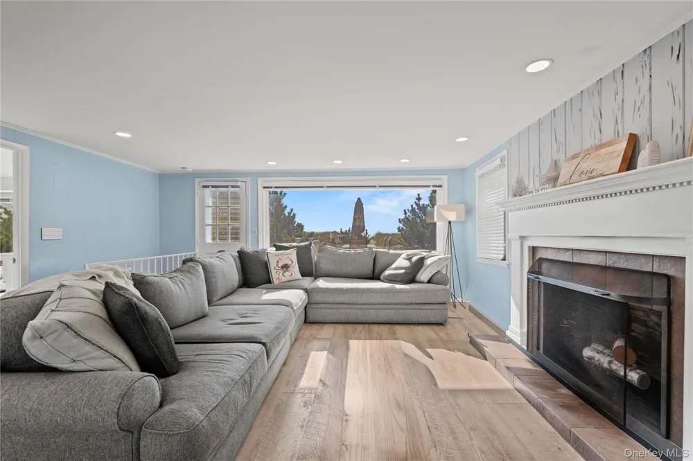 645 Dune Road Westhampton, NY 11977