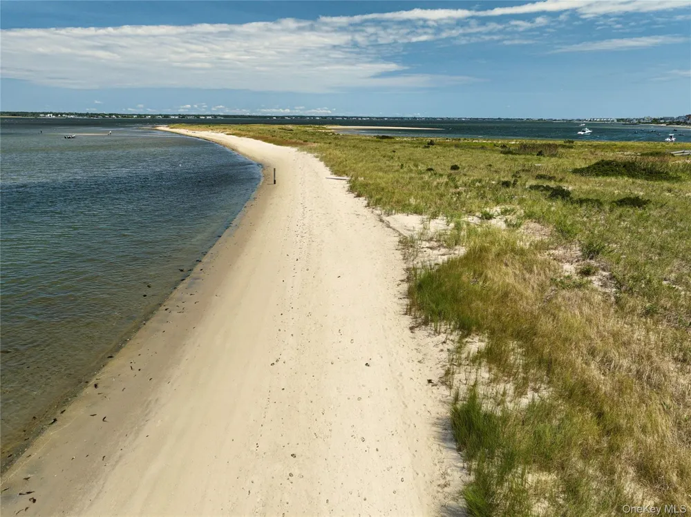645 Dune Road Westhampton, NY 11977